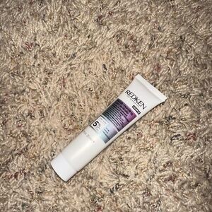 Redken Extreme Length Conditioner in White and Purple